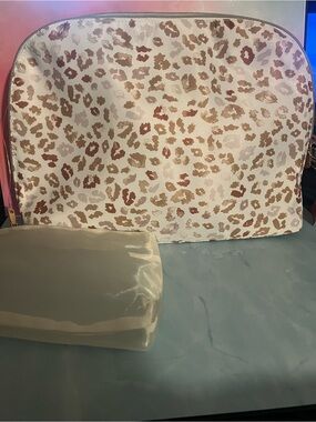 Sonia Kashuk Beige & Brown Leopard Print Dome Case